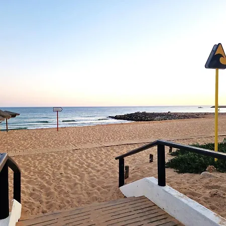 Flat Ac Balcony And View *