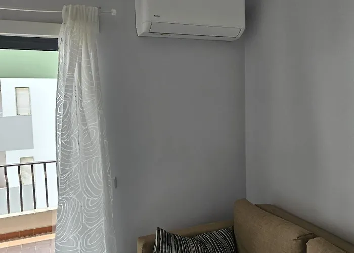 Flat Ac Balcony And View *