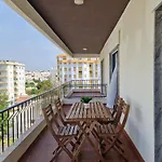 Flat Ac Balcony And View קווארטיירה