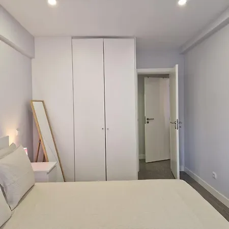 Flat Ac Balcony And View Картейра