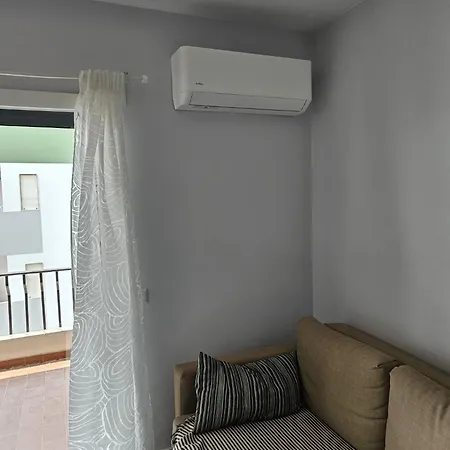 Flat Ac Balcony And View *